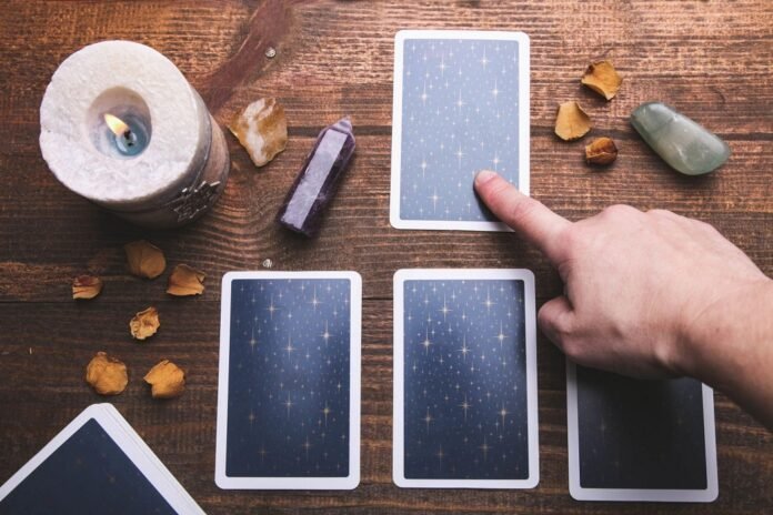 Facade Tarot: Discover Your Destiny Facade Tarot: Discover Your Destiny